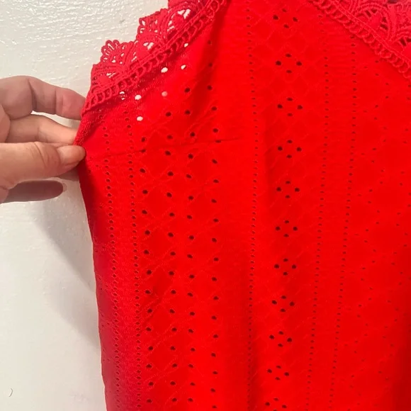 Red knit cami - Picture 2 of 3